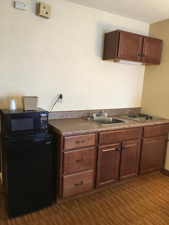 Econo Lodge Inn & Suites Radford-Blacksburg Area Exteriör bild