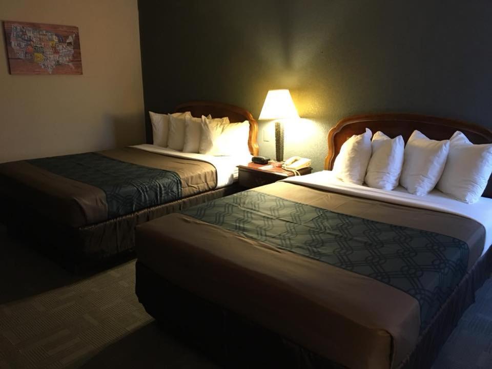Econo Lodge Inn & Suites Radford-Blacksburg Area Exteriör bild