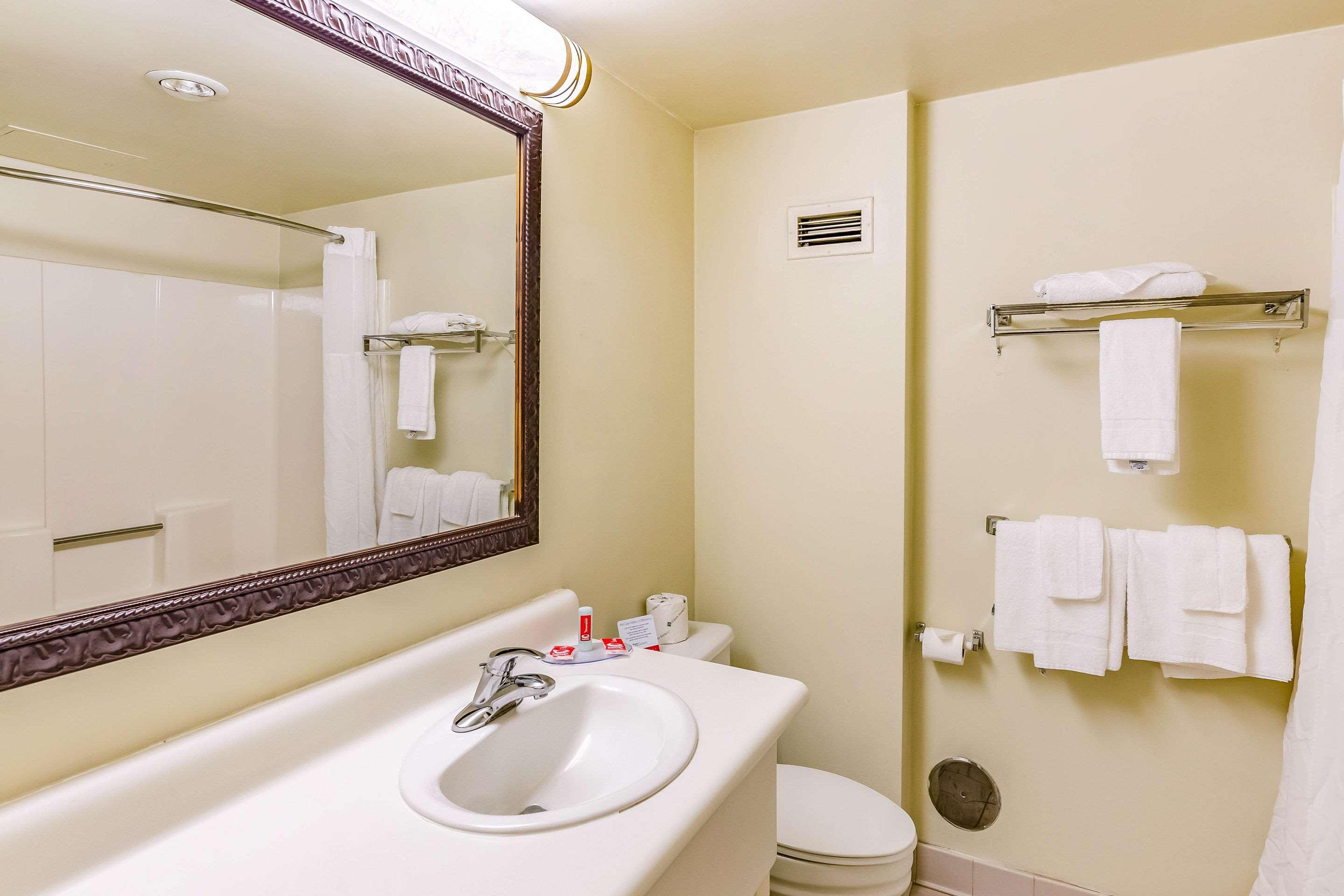 Econo Lodge Inn & Suites Radford-Blacksburg Area Exteriör bild