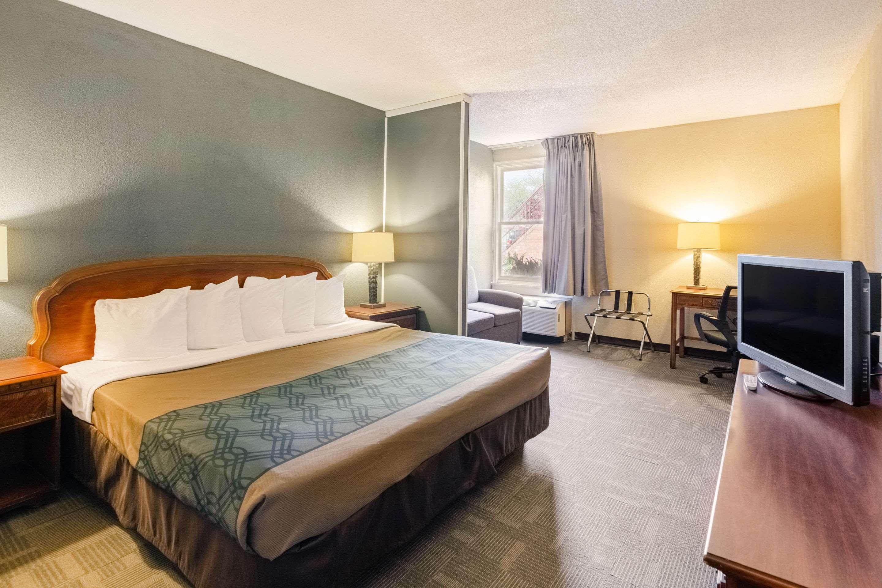 Econo Lodge Inn & Suites Radford-Blacksburg Area Exteriör bild