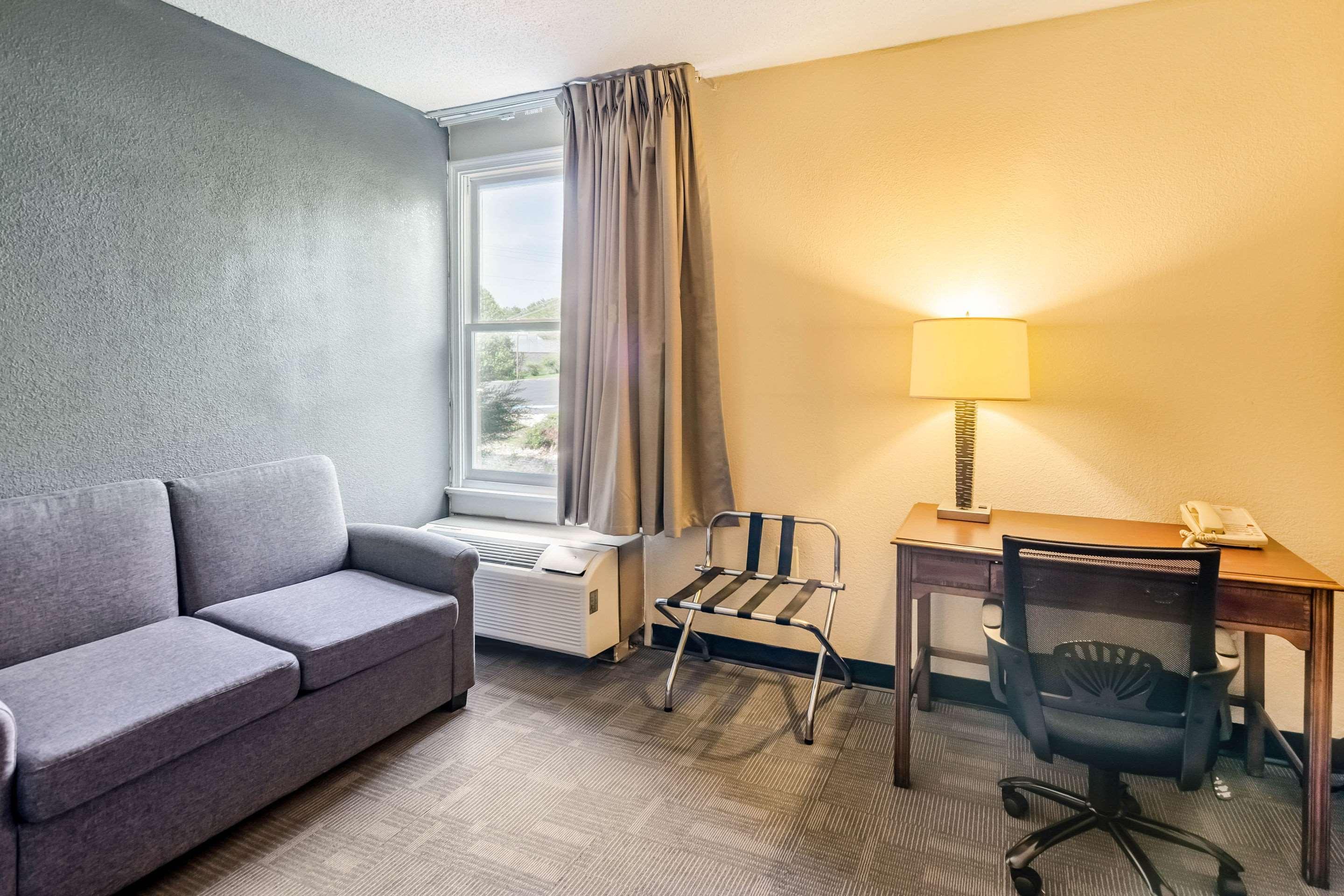 Econo Lodge Inn & Suites Radford-Blacksburg Area Exteriör bild