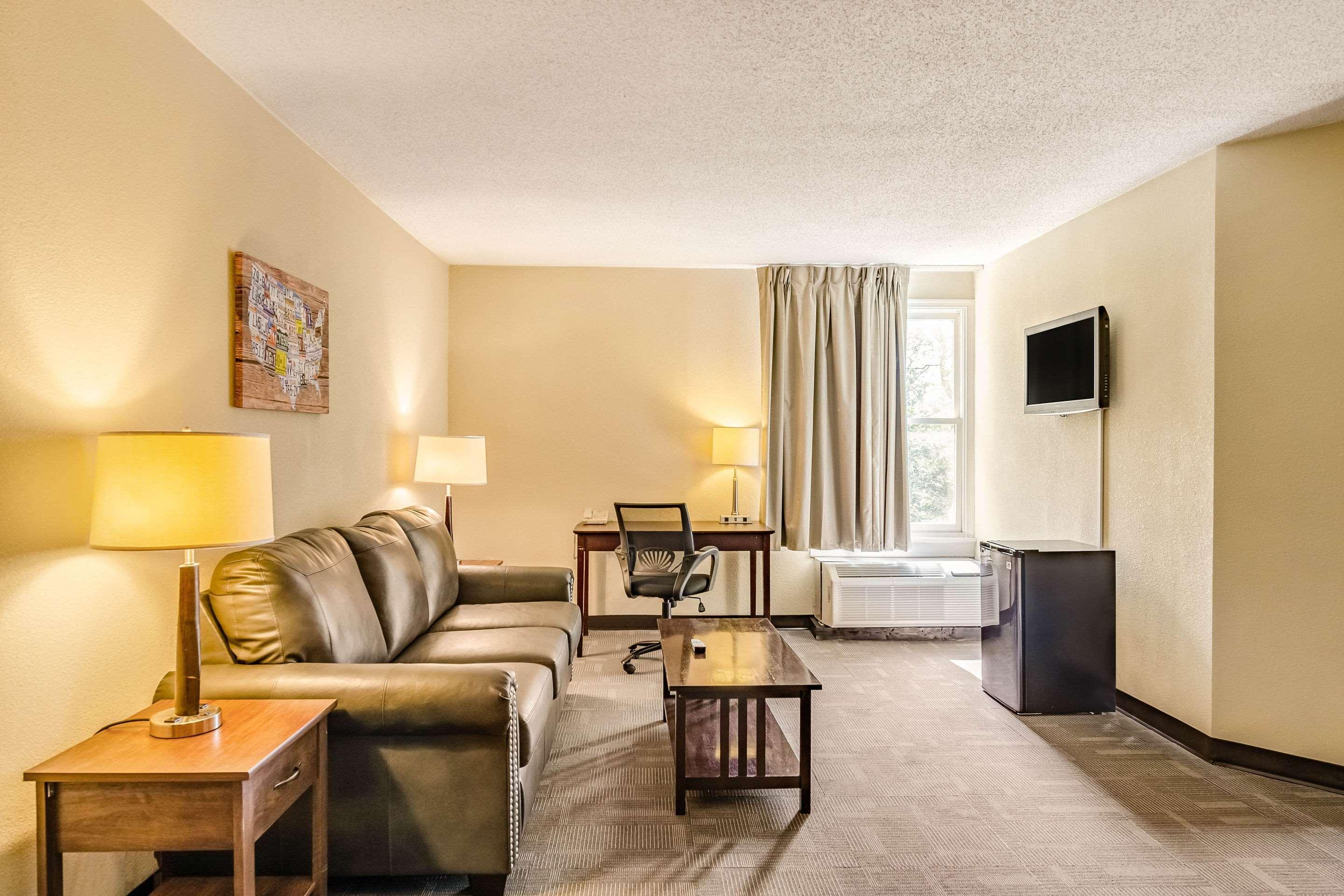 Econo Lodge Inn & Suites Radford-Blacksburg Area Exteriör bild