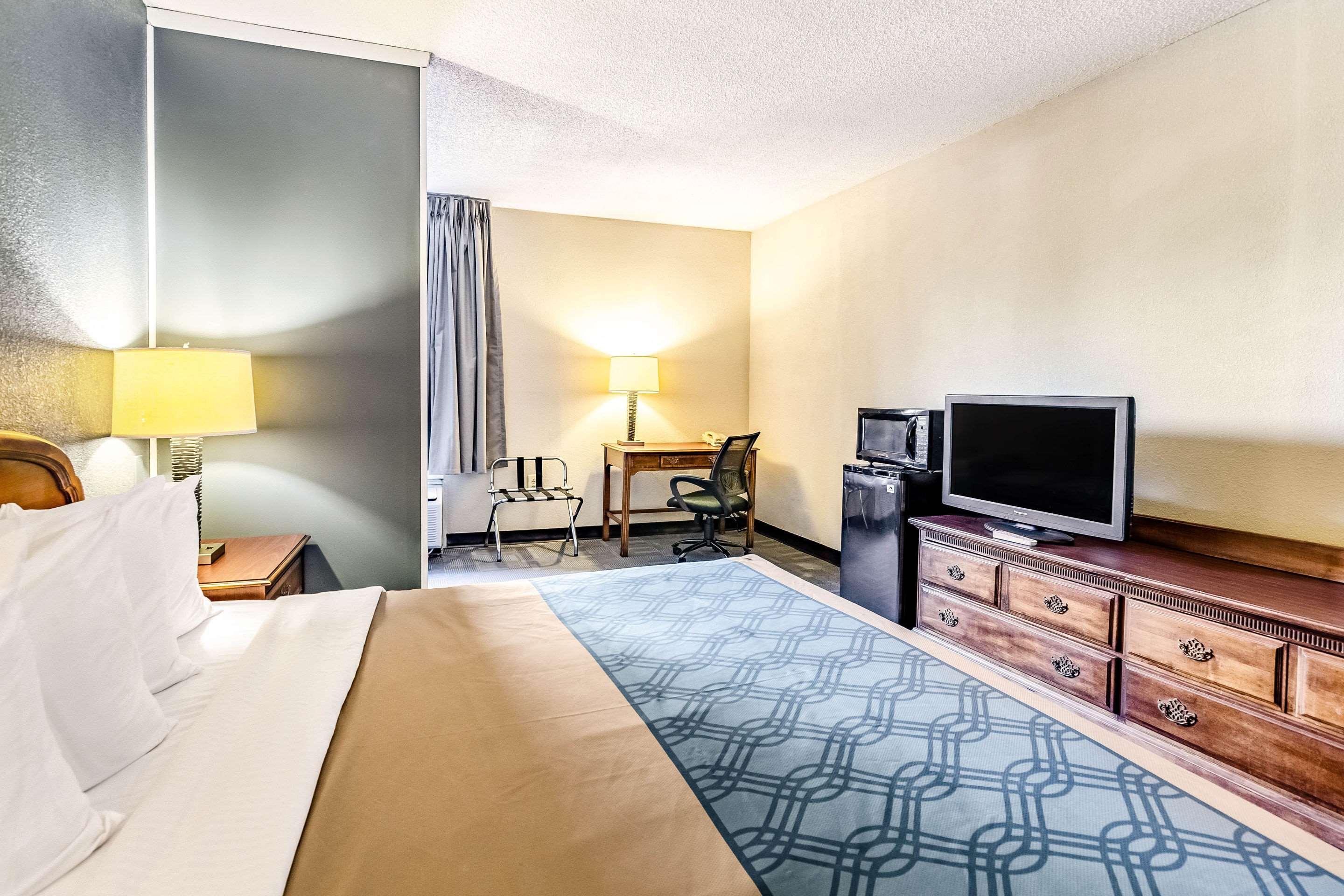 Econo Lodge Inn & Suites Radford-Blacksburg Area Exteriör bild