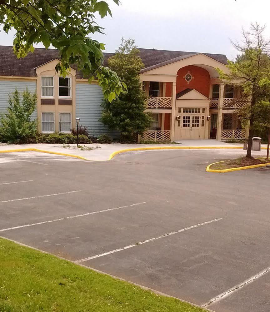 Econo Lodge Inn & Suites Radford-Blacksburg Area Exteriör bild